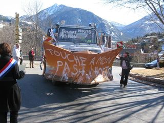 Entre-800-et-1000-personnes-ont-defile-dans-les-rues-ce-samedi-photo-le-dl- 2 olivier-buteux