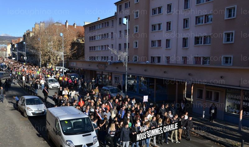 6000-personnes-ont-defile-cet-apres-midi-a-gap-photo-le-dl-c-d